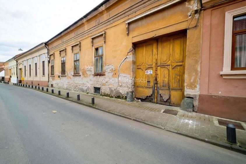 Casa ultracentrala cu teren de 1.474 mp Arad