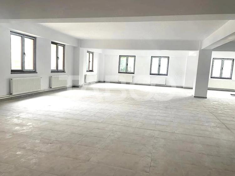 Spațiu comercial, de 600 mp, în Central