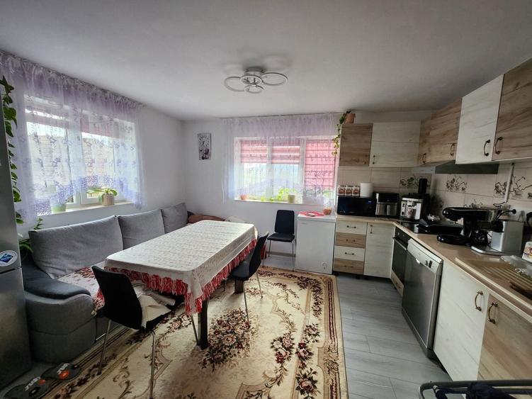 Vind casa in comuna sic jud cluj. Teren 600 mp acte la zi mai multe detali la nr de tel 0771108976 - 1