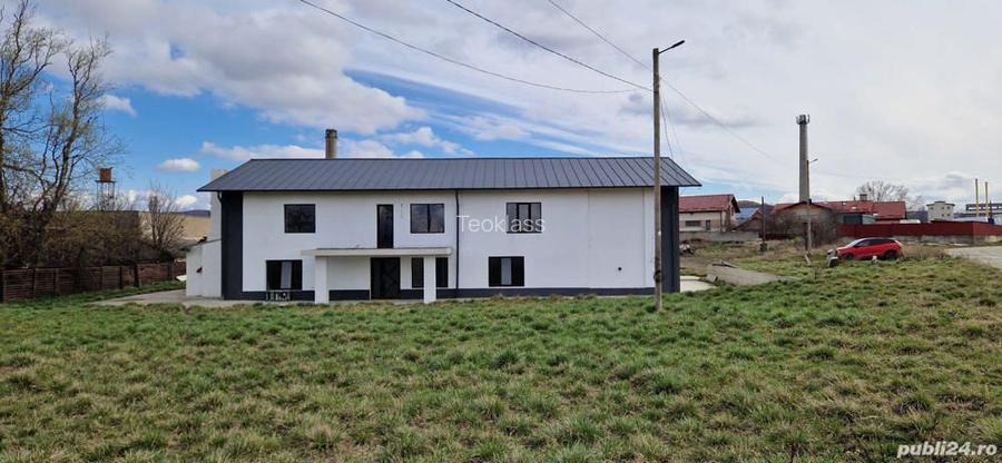 Vand spatiu comercial+teren