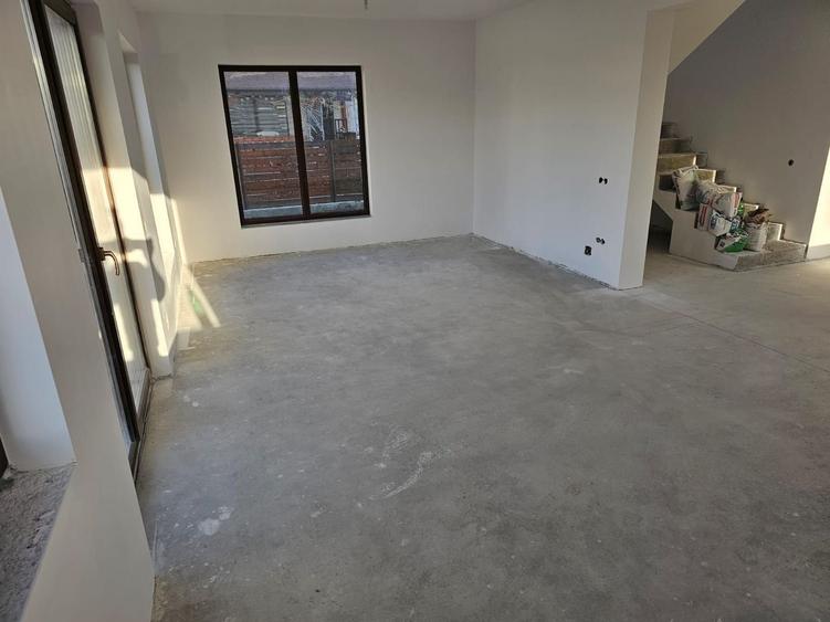 Casa de vanzare in Dezmir | 149 utili | 2 parcari - 9