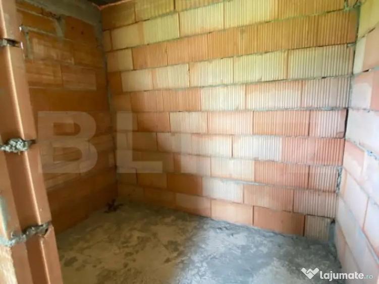 Casa la rosu, cu 3 camere, 74 mp, teren 800 mp, zona Centur - 8