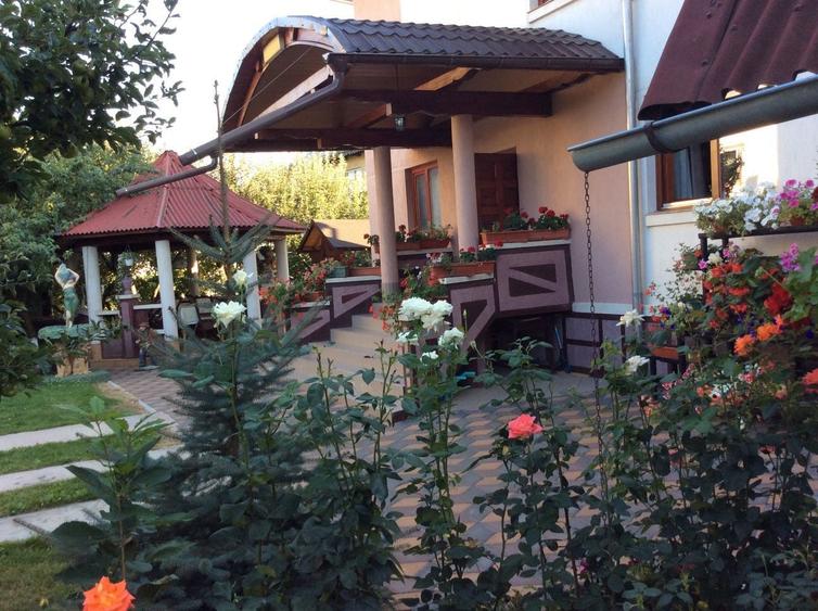 Vila ultracentrala Gura Humorului | 6 dormitoare | Ideal pensiune / investitie - 1