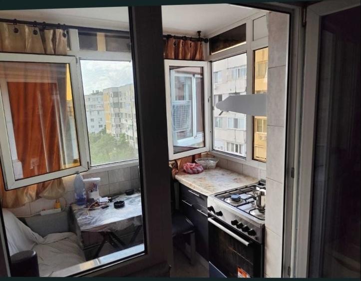 Apartament cu 4 camere decomandat în Crângași