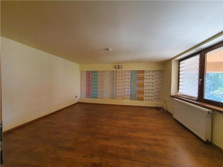 Vilă Spațioasă cu Potențial Multiplu ?n Zona Terezian Sibiu - 16