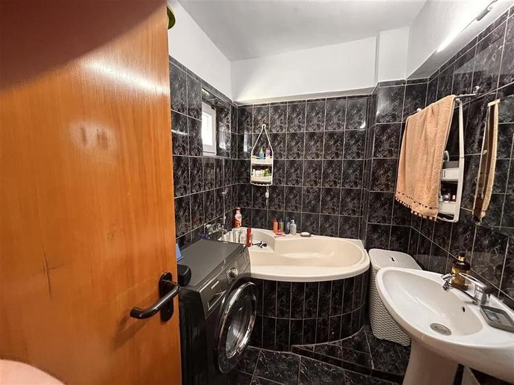 RECO Apartament 3 Camere, Zona Rogerius Etaj Intermediar - 8