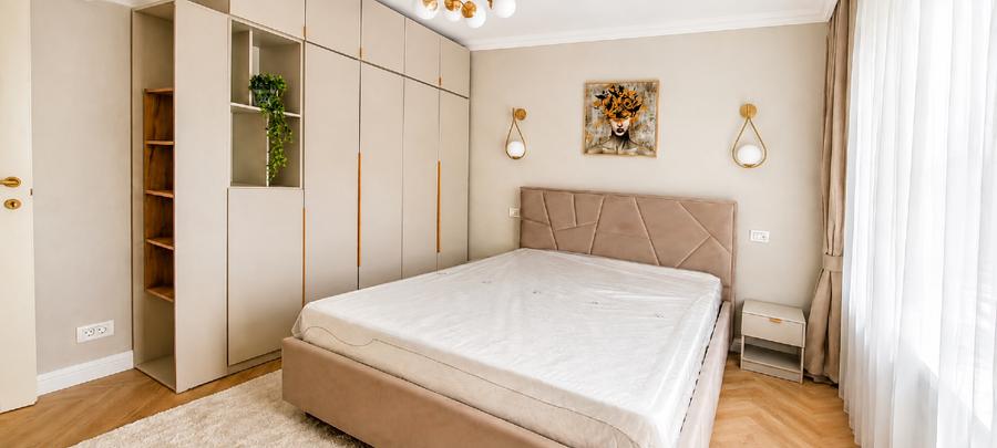 Apartament cu 3 camere decomandat, mobilat în Central