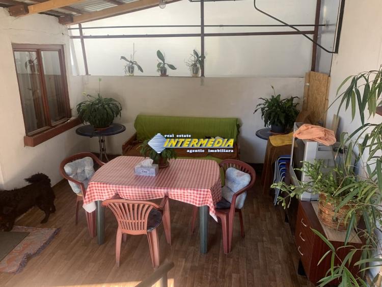 Casa de vanzare 5 camere teren aferent 1410 mp cu toate utilitatile zona Oarda - 12