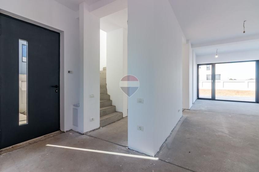 Casă individuală cu 5 camere cu Teren 450 Mp în Brănești