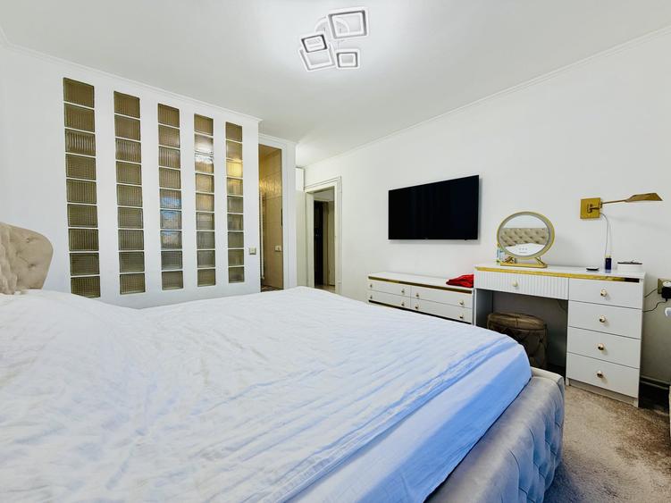 Apartament cu 4 camere semidecomandat, mobilat în Lipovei