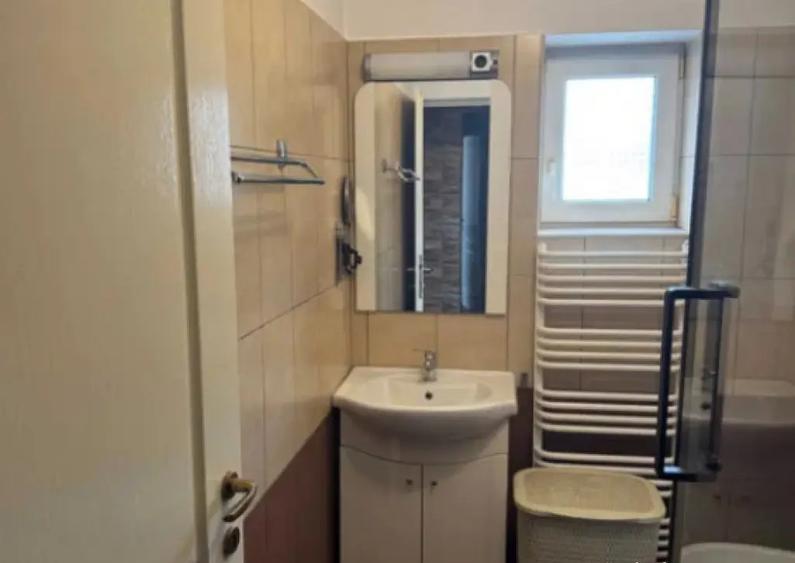 Apartament 2 camere, decomandat - zona Tractorul - 4