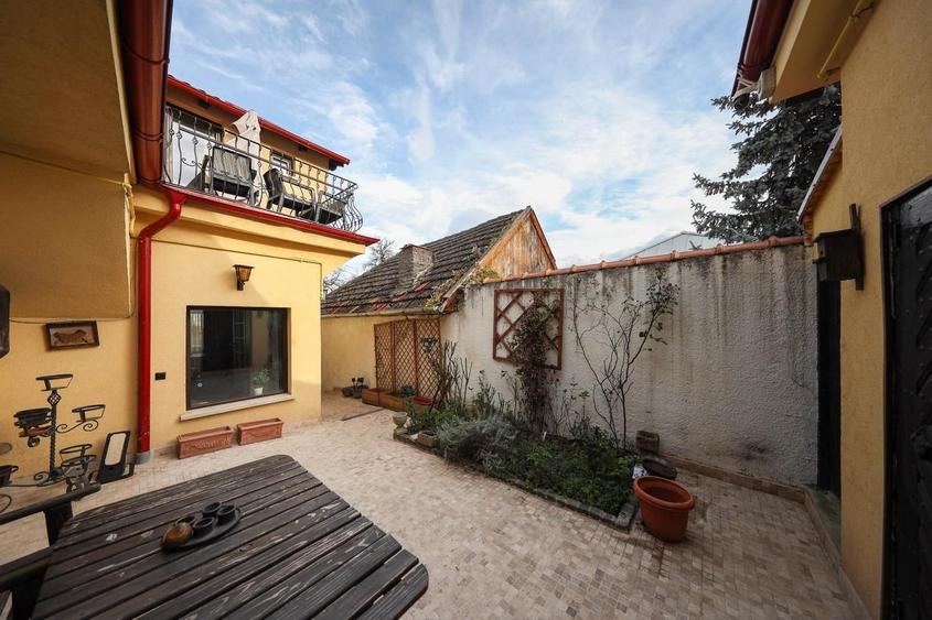 Casă deosebită de vânzare în centrul Brașovului - 4