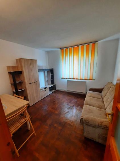 Vand apartament 2 camere pe strada 9 mai - 6