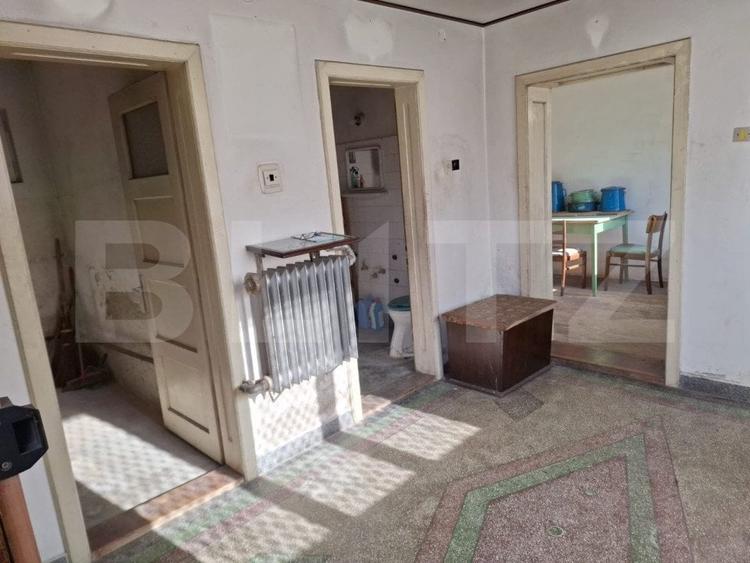 Vanzare Casa in Sacele - Locuinta cu Teren Generos cu Potential -de Renovat - 7