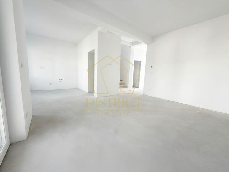 Duplex superb cu 5 camere despartit prin garaj | Dumbravita - 1