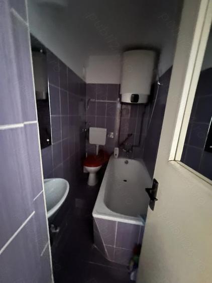 vand apartament 2 camere zona Bulevardul Revolutiei ,etaj 1, decomandat - 2
