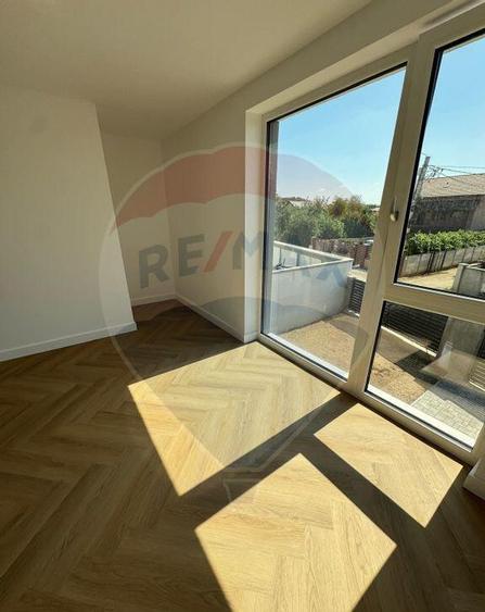 Casa / Vila cu 4 camere de vanzare - 4