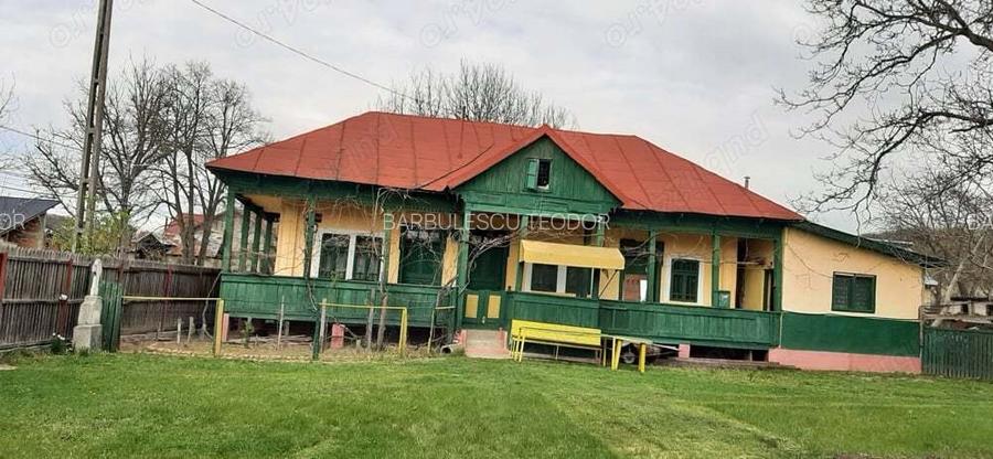 Casa cu teren Poiana Lacului