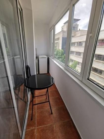 Apartament cu 2 camere semidecomandat, mobilat în Romană