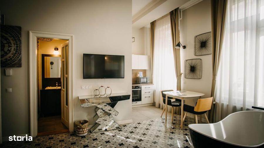 Bijuterie de apartament , Ultracentral | Terasa spre pietonala - 3