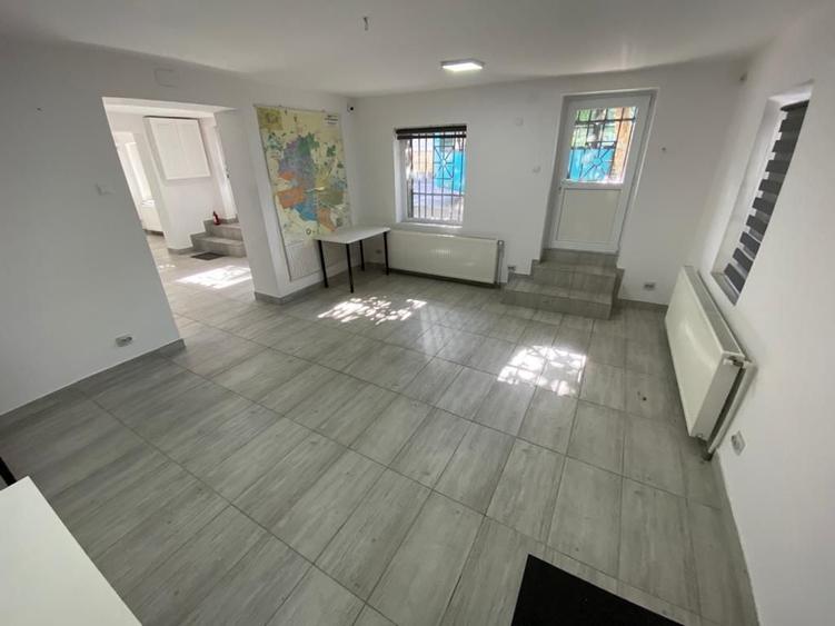 Parcul Carol, apartament in vila, parter, 6 camere, 4 bai, 2 bucatarii, pt birou - 15