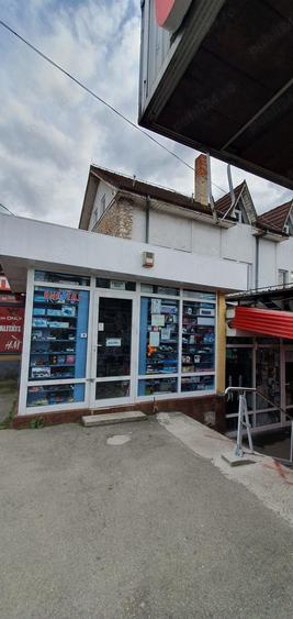 Spa?iu Comercial in Pia?a Centrala Petro?ani - 2