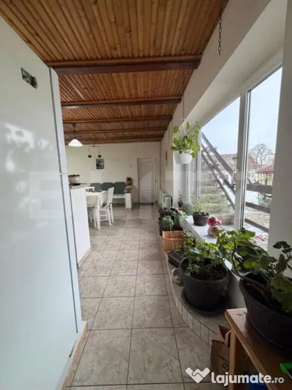 Casă cu 5 camere cu Teren 21111 Mp în Central