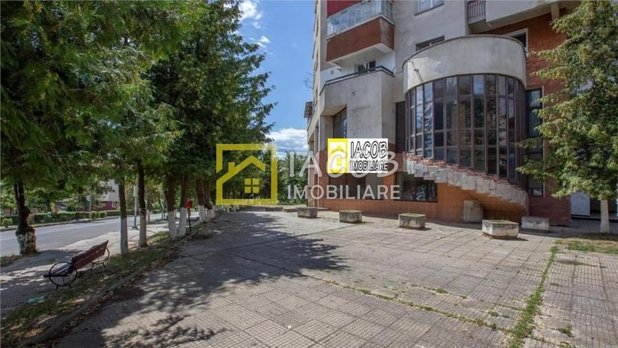 Spatiu comercial P+1, Buhusi, central, jud Bacau - 1