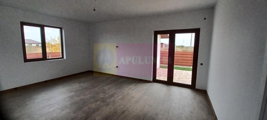 Sabareni, casa noua, 3 camere, 2 bai, bucatarie, terasa, pivnita - 2