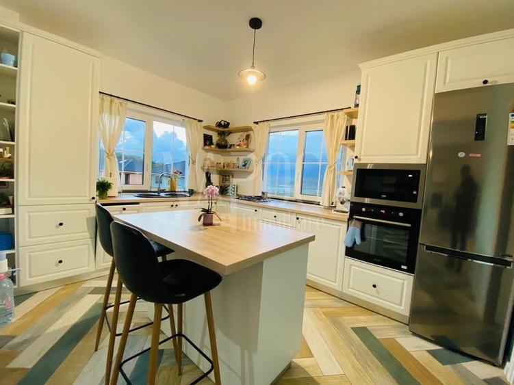 Casa 4 camere de vanzare in Dezmir - 3