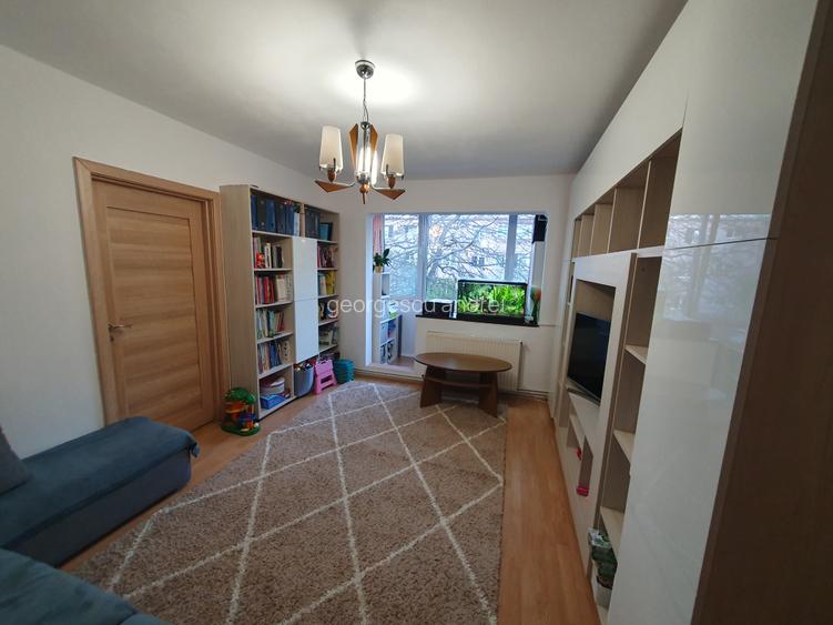 Uranus, 2 camere, vagon, etaj 3,fara comision, 90000 euro Uranus, 2 camere, vagon, etaj 3,fara comision, 90000 euro