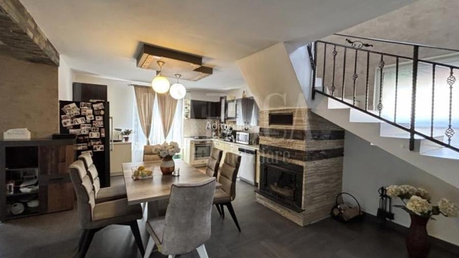 Casa 4 camere de vanzare in Floresti