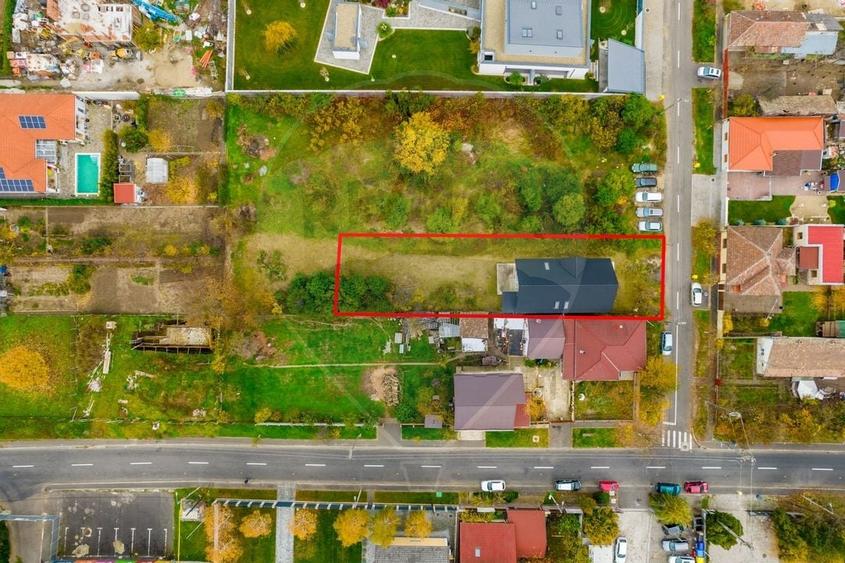 Casa la rosu cu teren generos, 500 mp, situata pe strada Ostasului - 11