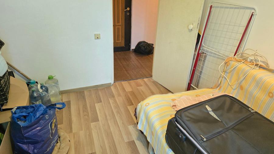 Vand apartament 3 camere semidecomandat in Deva, zona Micro 15, etaj 3, - 9