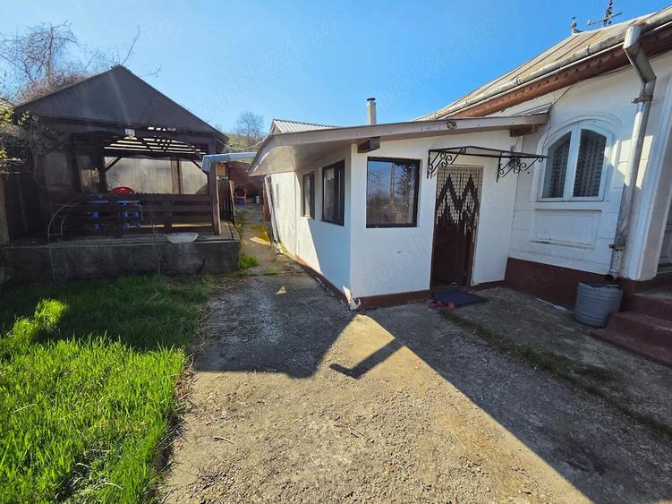 Casă cu 3 camere cu Teren 2000 Mp în Deleni