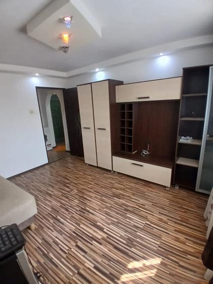 Garsonieră decomandată, mobilată în Mioriței