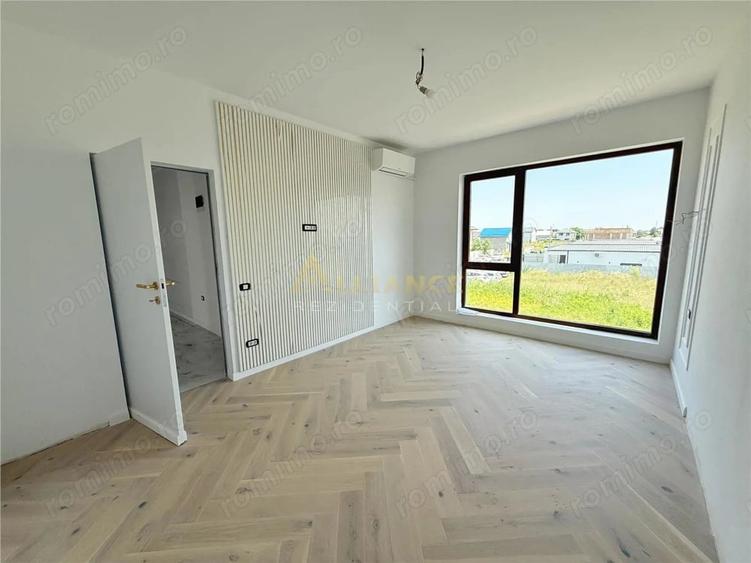 Casă cu 5 camere cu Teren 300 Mp în Berceni