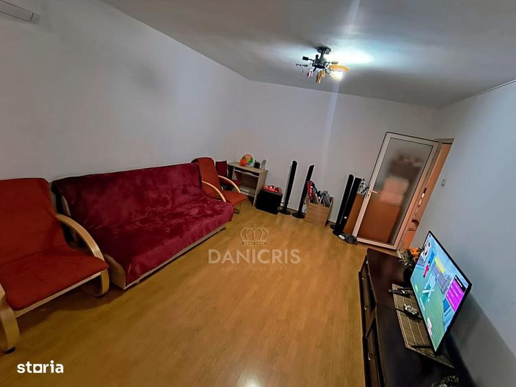 Apartament cu 4 camere decomandat în Trocadero