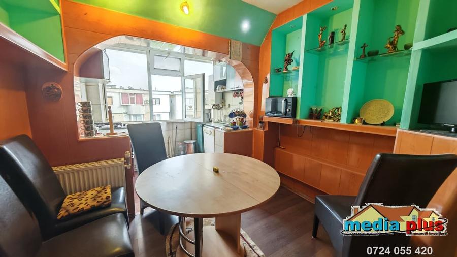 Apartament cu 3 camere decomandat în