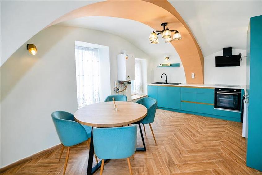 Apartament cu 3 camere nedecomandat, mobilat în Centrul Istoric