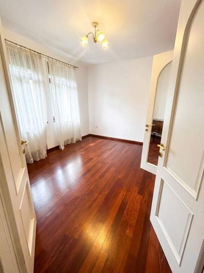 Apartament cu 4 camere decomandat în Primăverii