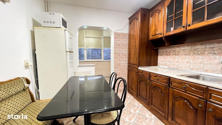 Apartament cu 2 camere decomandat în Nicolina