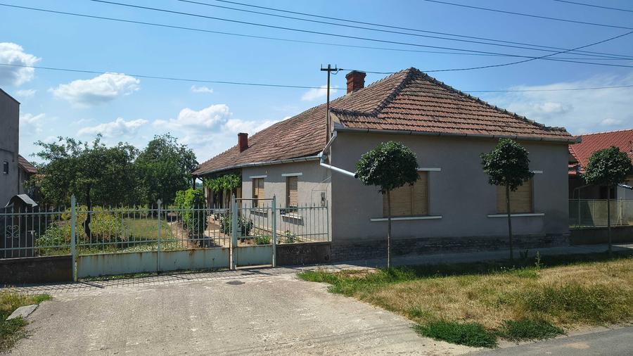 Casă cu 4 camere în Foieni