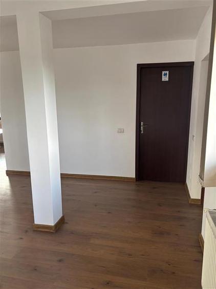 Apartament cu 3 camere semidecomandat în Bucureștii Noi
