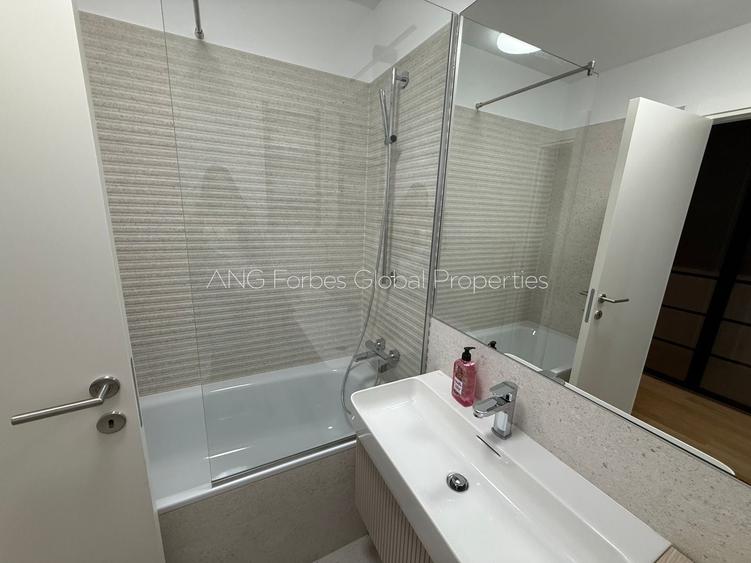 Apartament cu 3 camere semidecomandat, mobilat în Nord