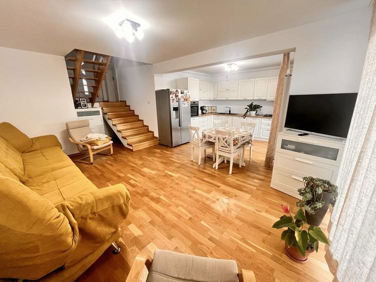 Casă cu 4 camere în Apahida