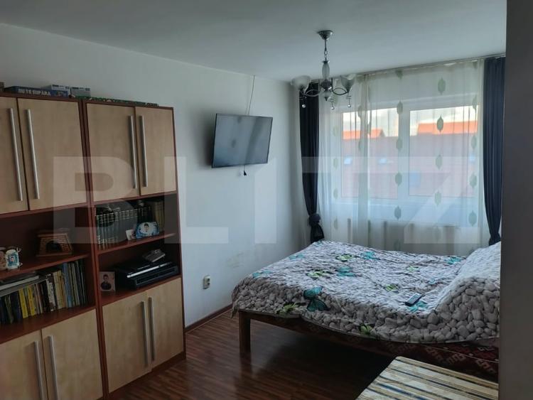 Apartament cu 5 camere semidecomandat, mobilat în Florești