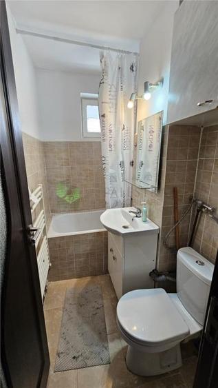 Apartament cu 2 camere decomandat în Florilor
