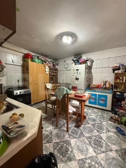 Casă individuală cu 6 camere cu Canalizare în Sud