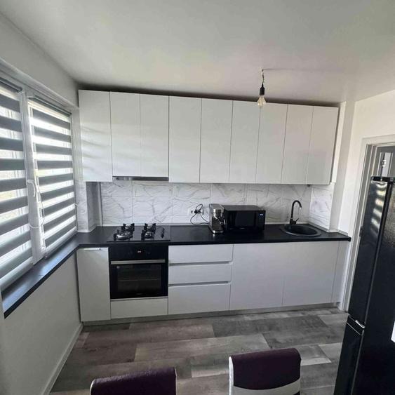 Apartament cu 3 camere semidecomandat în Crângași